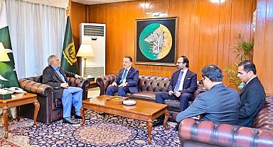 Pakistan Dışişleri Bakanı Dar, Büyükelçi Neziroğlu'nu kabul etti