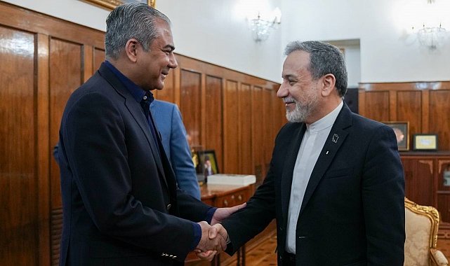 Pakistanlı Bakan Naqvi, Pezeşkiyan tarafından kabul edildi