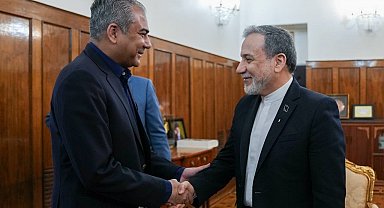 Pakistanlı Bakan Naqvi, Pezeşkiyan tarafından kabul edildi