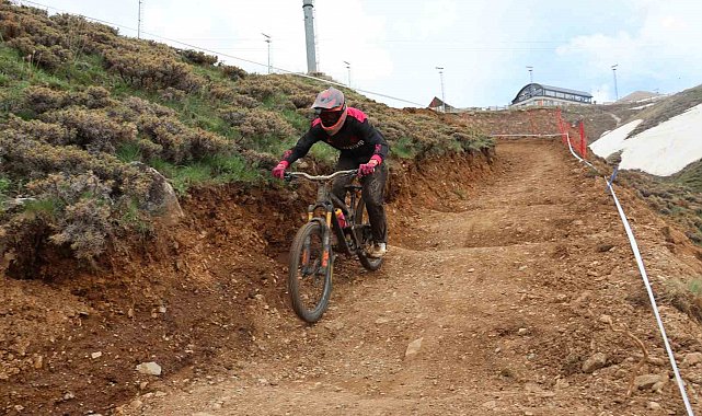 Palandöken'de Downhill Türkiye Şampiyonası heyecanı