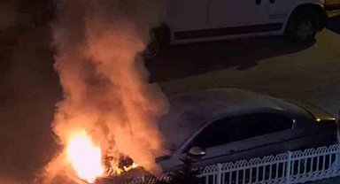 Park halindeki otomobilde çıkan yangın söndürüldü
