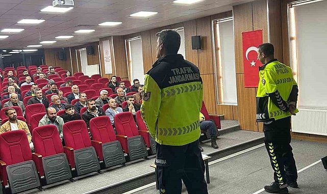 Patnos'ta okul servis şoförlerine trafik eğitimi verildi