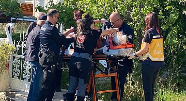 Perde takarken düşen yaşlı kadın hastanelik oldu