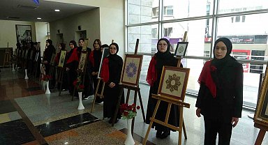 Peygamber Efendimizin künyelerinden oluşan 75 eserlik resim sergisi ilgi gördü
