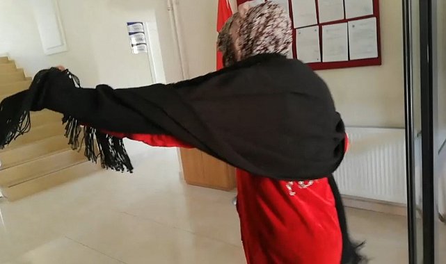 Pişkin dilenci "Çek abi çek" dedi, zabıta müdürlüğüne oynayarak girdi