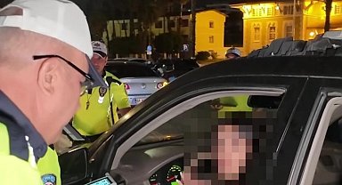 Polisi ezmeye çalıştığı iddia edilen yabancı uyruklu sürücü tutuklandı