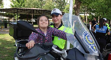 Polislerden özel çocuklara unutulmaz gün