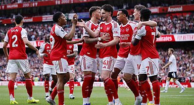 Premier Lig'de 22 yıl aradan sonra şampiyon Arsenal