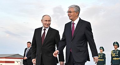 Putin resmi ziyaret için Kazakistan'da
