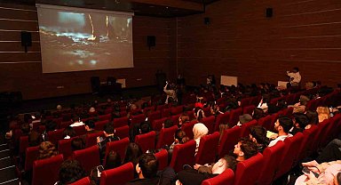 "7 Kemerli Bir Zaman Geçidi" filmi üniversite öğrencileriyle buluştu