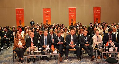 "Uluslararası Peri-implantitis 2026" sempozyumu gerçekleştirildi