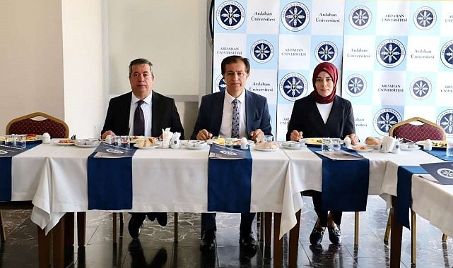 Rektör Emiroğlu Basınla Buluştu