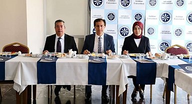 Rektör Emiroğlu Basınla Buluştu