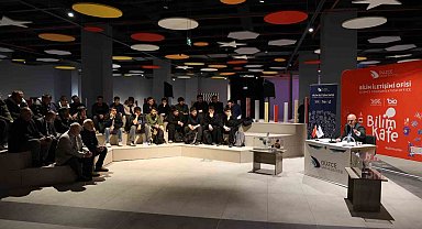 Rektör Sözbir Bilim Kafede uydu teknolojilerindeki milli vizyonu anlattı