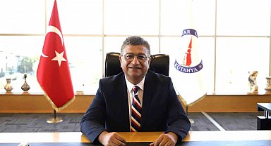 Rektör Süleyman Kızıltoprak: "Milli ve manevi değerlerle dengelenmeyen teknoloji risk taşır"