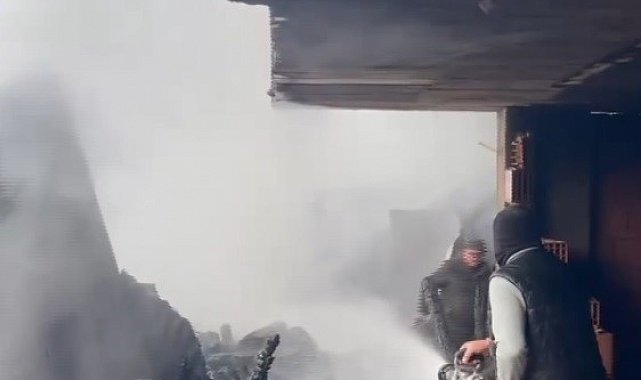 Rize'de çıkan yangında 2 evde hasar oluştu