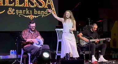 Romanyalı yıldız Amelissa'dan Bodrum'da bayram şovu