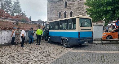 Safranbolu'da freni boşalan dolmuş tarihi çarşıda dehşet saçtı