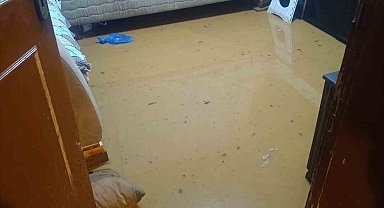 Sağanak yağış sebebiyle evleri su bastı