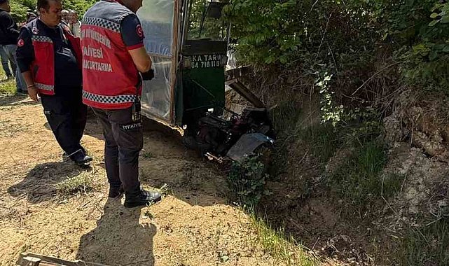 Sakarya'da tarım aracı su kanalına savruldu: 2 yaralı