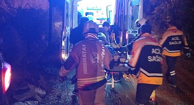Samandağ'da şarampole devrilen otomobilin sürücüsü yaralandı
