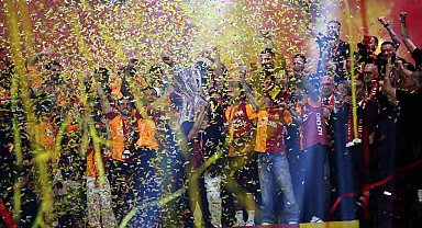 Şampiyon Galatasaray kupasını aldı