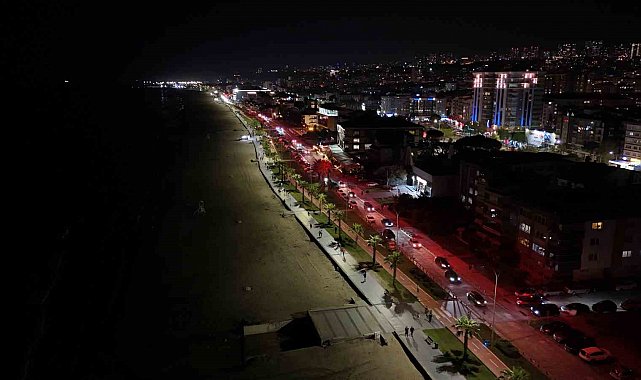 Samsun'da 19 Mayıs'a özel aydınlatma: Kırmızı beyaz ışıklar sahili süsledi