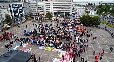 Samsun'da yağmur altında 1 Mayıs kutlaması