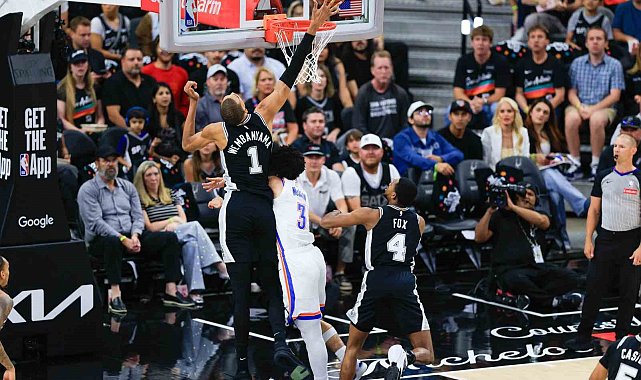 San Antonio Spurs, seriyi son maça taşıdı