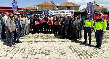 Sandıklı'da traktör sürücüleri reflektörün önemi konusunda bilgilendirildi