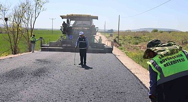 Şanlıurfa'da 14 kilometrelik grup yolunda asfalt seferberliği sürüyor
