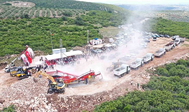 Saruhanlı'da ayda 26 bin ton mıcır üretilecek tesis açıldı