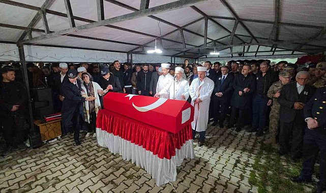 Şehit polis memuru tekbirlerle toprağa verildi