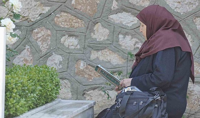 Şehitlikte hüzünlü bayramlaşma