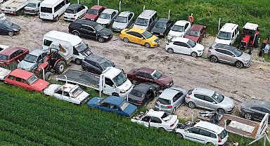 Sel felaketinin yaşandığı ilçede araç mezarlığı oluştu