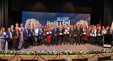 Selçuk Üniversitesinde başarıya katkı sağlayanlar onurlandırıldı
