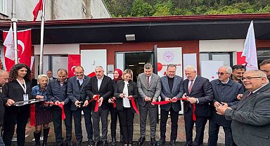 Selde zarar gören sağlık merkezi yenilendi, yeni yapılan yüzme havuzu törenle açıldı