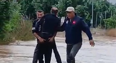 Sele kapılan şahsı mahalle sakinleri kurtardı