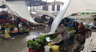 Selendi'de lodos ve sağanak hayatı felç etti
