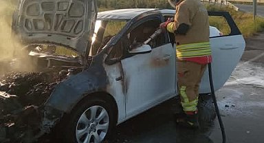 Seyir halindeki otomobil alevlere teslim oldu