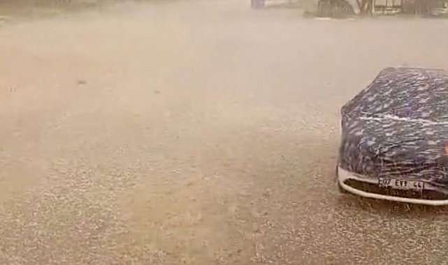 Şiddetli doluyu hem kaydetti hem dua etti