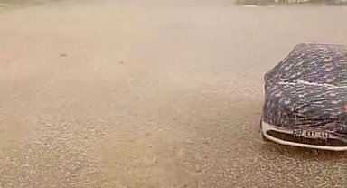 Şiddetli doluyu hem kaydetti hem dua etti