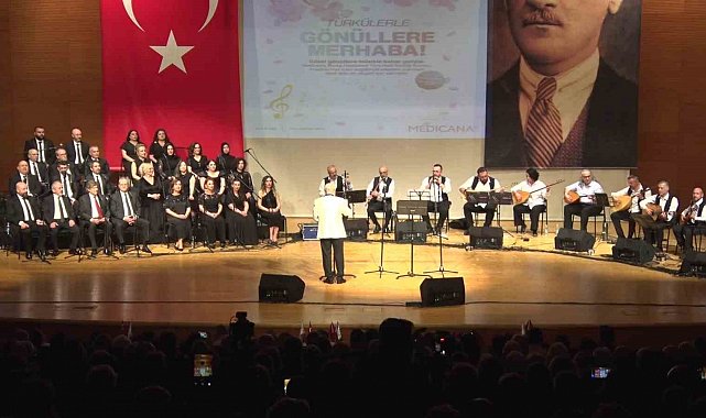 Şifa veren eller, Türk halk müziği konseriyle mest etti