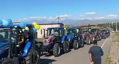 Siirt'te onlarca traktör düğün konvoyuna katıldı
