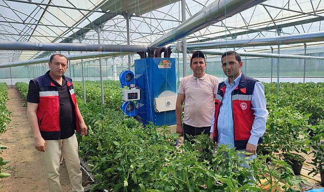 Simav'da topraksız seraya geçiş yapan üreticilere teknik bilgi verildi