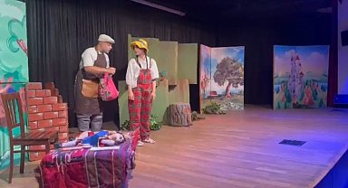 Sincan'da sahnelenen "Pinokyo" minik izleyicilerle buluştu