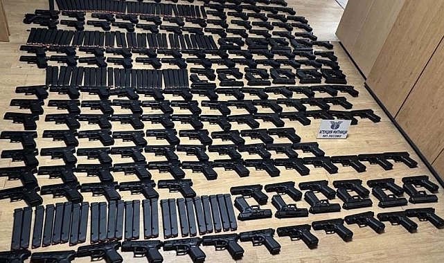 Sınır kapısında tırda 198 kaçak tabanca ele geçirildi
