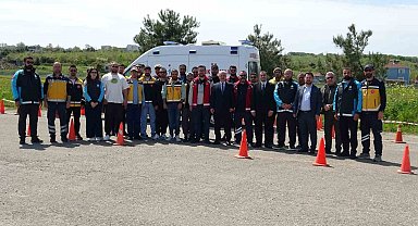 Sinop'ta ambulans sürücüleri zorlu parkurlarda yeteneklerini sergiledi