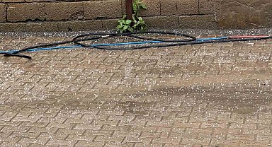 Şırnak dolu yağışıyla beyaza bürüdü