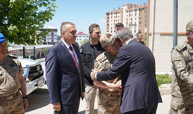 Şırnak'ta bayramlaşmada birlik mesajı: "Bereketli hilalin parlayan yıldızıyız"